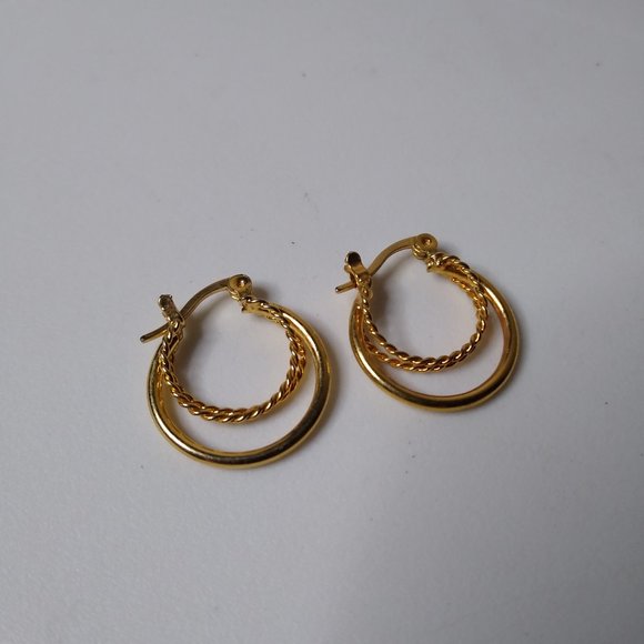 Vintage Metal Small Hoop Earrings - Picture 3 of 12